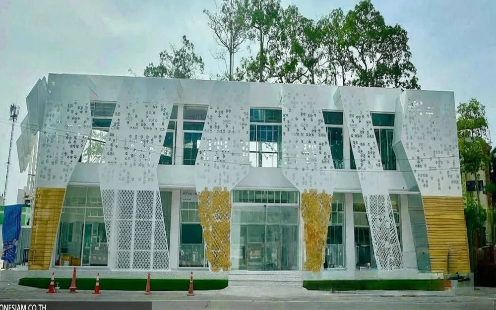 ผลงานออกแบบติดตั้งฟาซาดคลินิกและสถานพยาบาล แผ่นเจาะรูพรีเมียม ONE SIAM